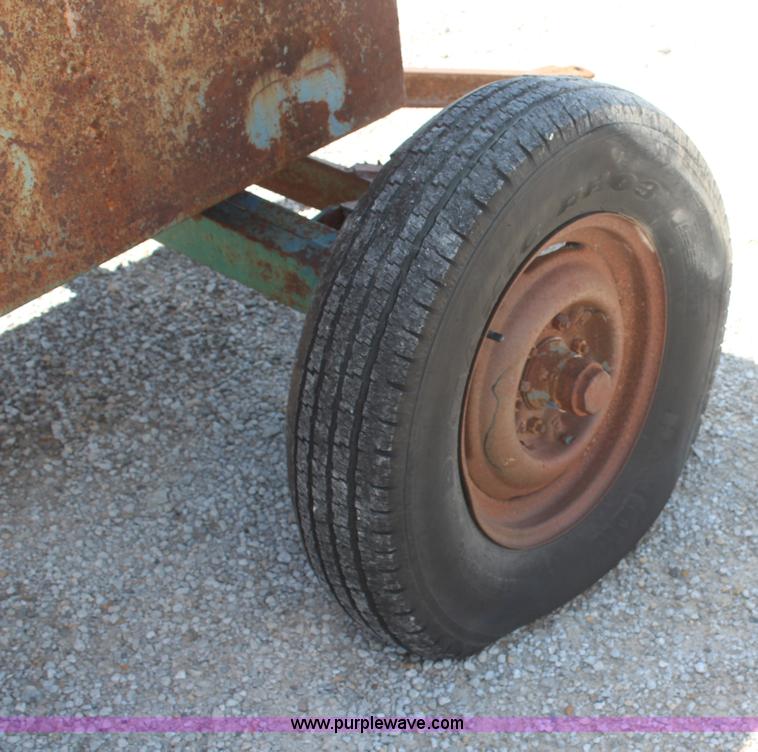 image for item H2638 1,000 gallon fuel tank on running gear