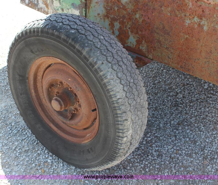 image for item H2638 1,000 gallon fuel tank on running gear