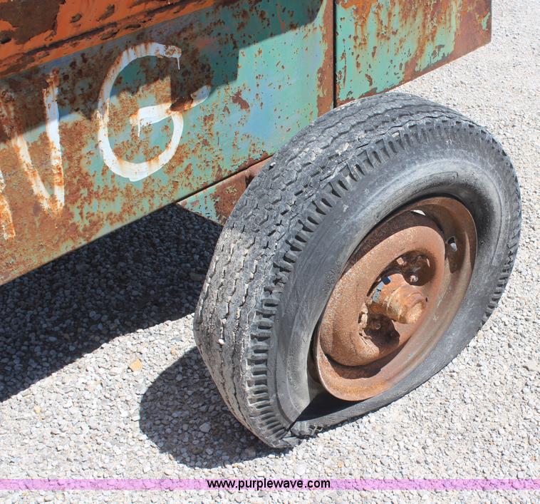 image for item H2638 1,000 gallon fuel tank on running gear