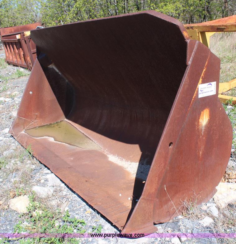 image for item H2643 Caterpillar 980 loader bucket