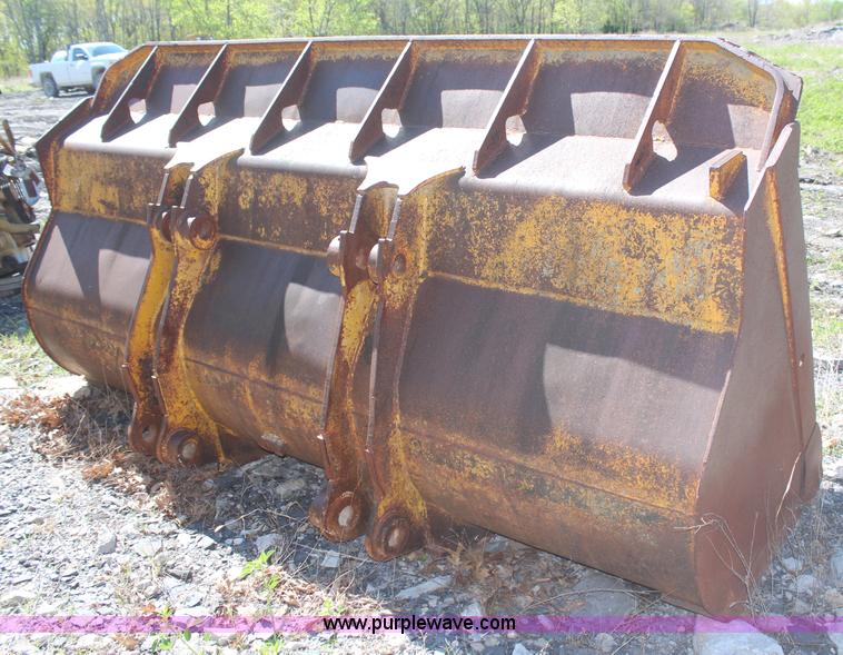 image for item H2643 Caterpillar 980 loader bucket