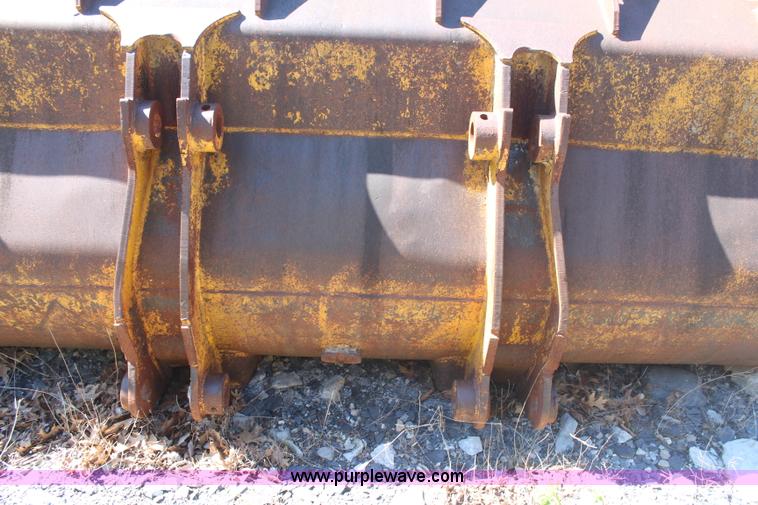 image for item H2643 Caterpillar 980 loader bucket