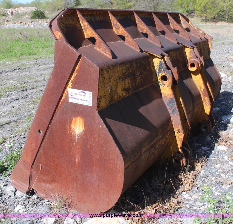 image for item H2643 Caterpillar 980 loader bucket