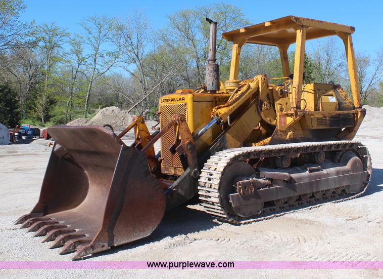 image for item H2644 1974 Caterpillar 977L track loader