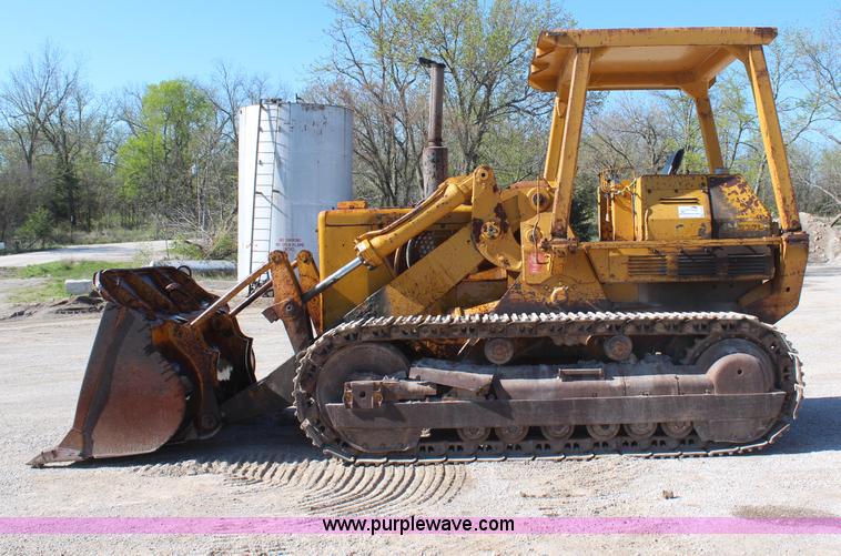 image for item H2644 1974 Caterpillar 977L track loader