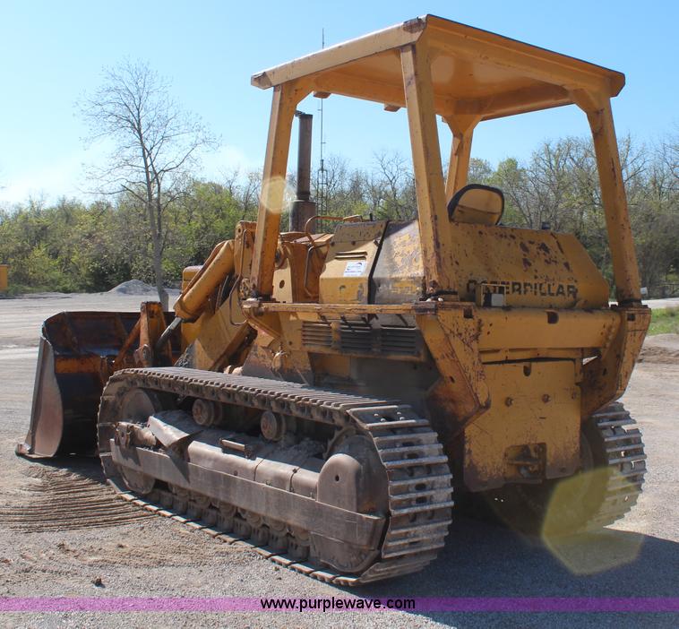 image for item H2644 1974 Caterpillar 977L track loader