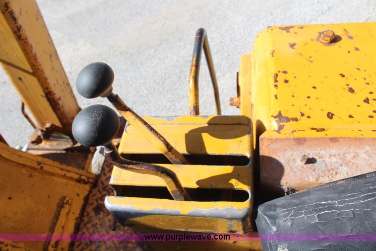 image for item H2644 1974 Caterpillar 977L track loader