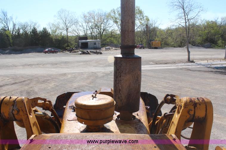 image for item H2644 1974 Caterpillar 977L track loader