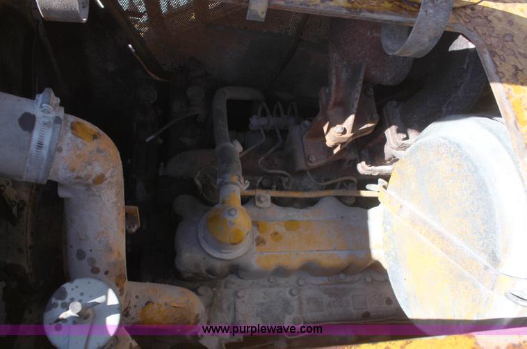image for item H2644 1974 Caterpillar 977L track loader