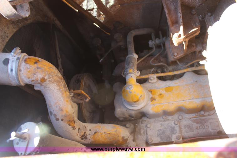 image for item H2644 1974 Caterpillar 977L track loader