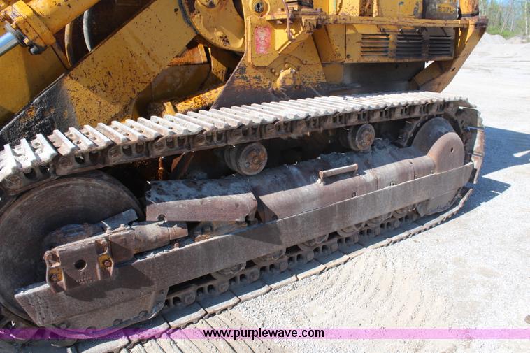 image for item H2644 1974 Caterpillar 977L track loader
