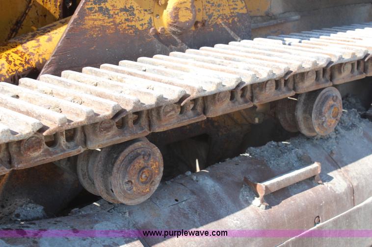 image for item H2644 1974 Caterpillar 977L track loader