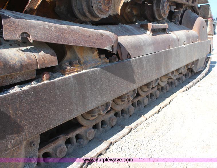 image for item H2644 1974 Caterpillar 977L track loader