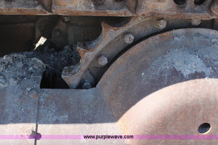 image for item H2644 1974 Caterpillar 977L track loader