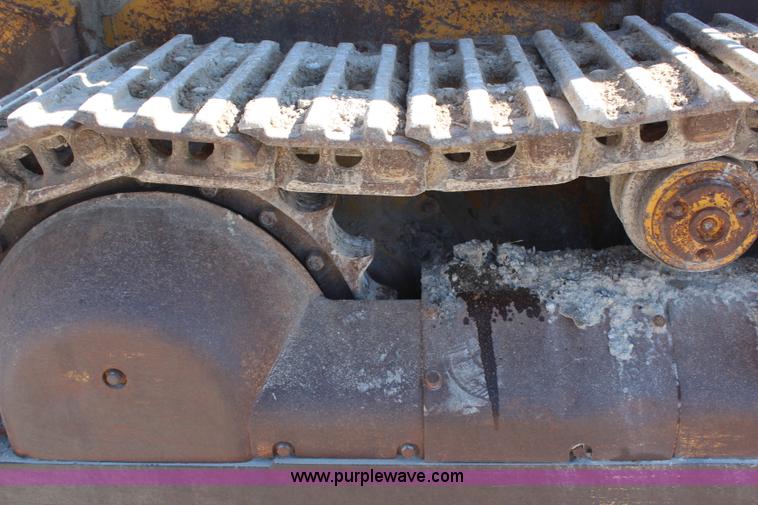 image for item H2644 1974 Caterpillar 977L track loader