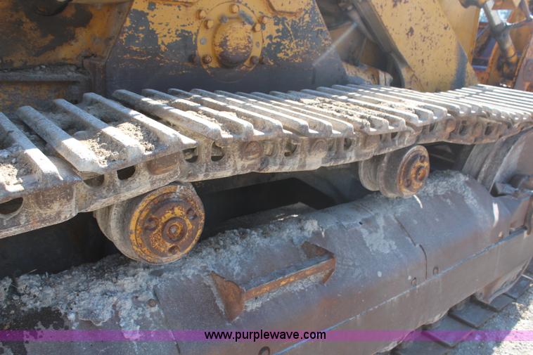 image for item H2644 1974 Caterpillar 977L track loader