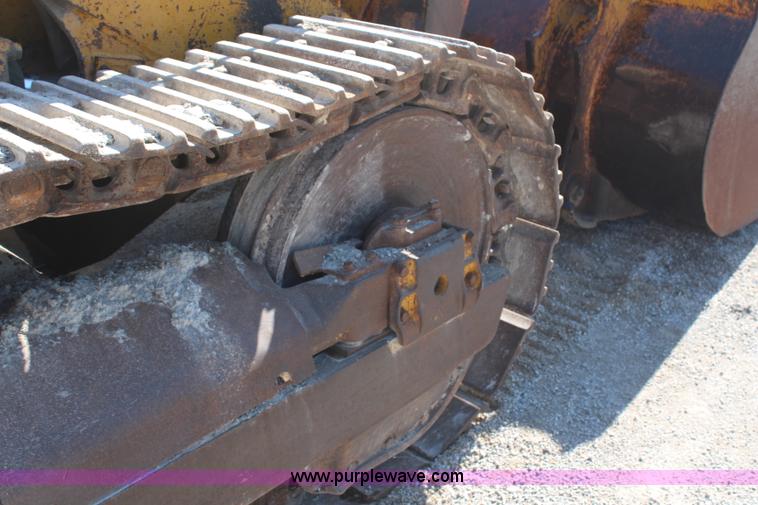 image for item H2644 1974 Caterpillar 977L track loader