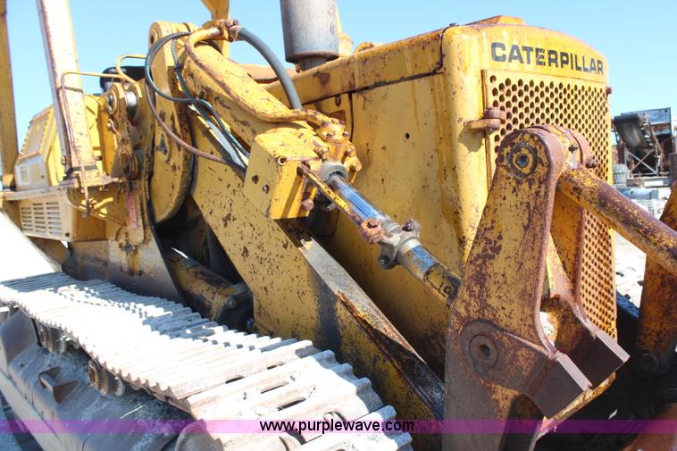 image for item H2644 1974 Caterpillar 977L track loader