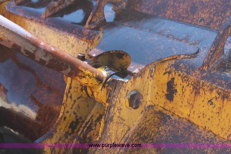 image for item H2644 1974 Caterpillar 977L track loader