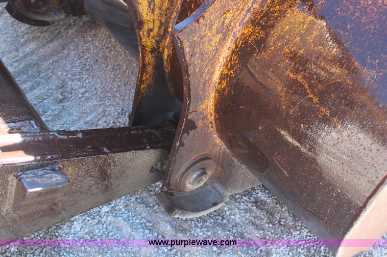 image for item H2644 1974 Caterpillar 977L track loader