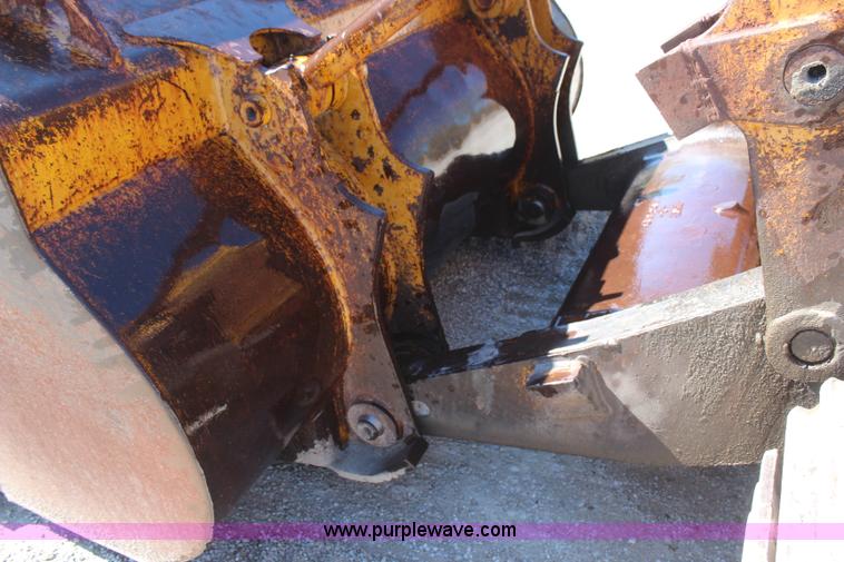 image for item H2644 1974 Caterpillar 977L track loader