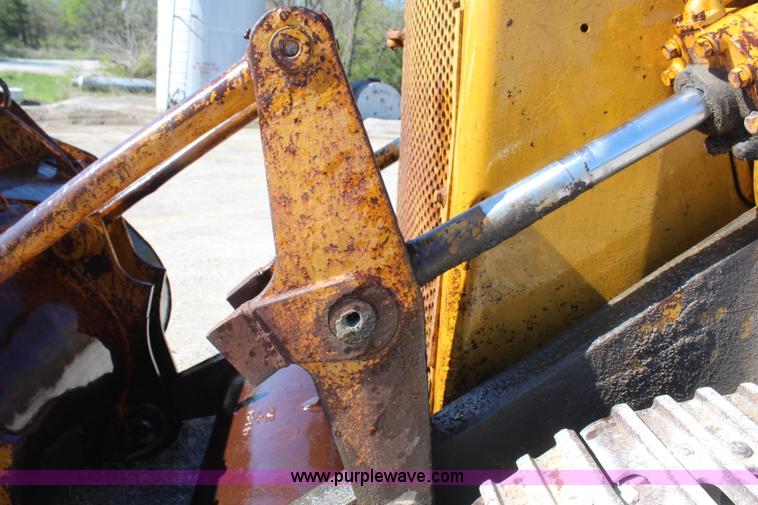 image for item H2644 1974 Caterpillar 977L track loader