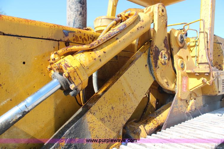 image for item H2644 1974 Caterpillar 977L track loader