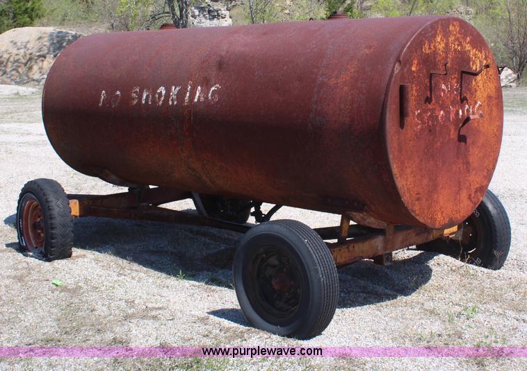 image for item H2645 1,000 gallon fuel tank on running gear