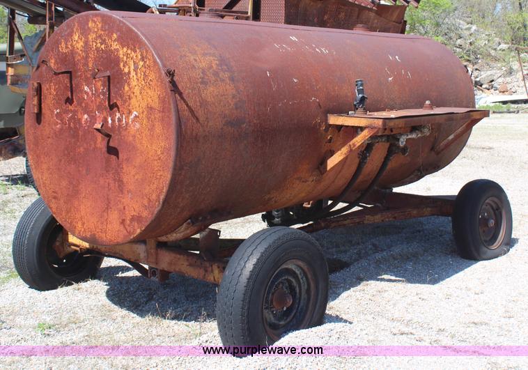 image for item H2645 1,000 gallon fuel tank on running gear