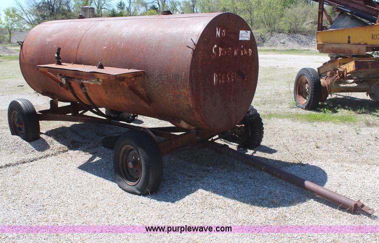 image for item H2645 1,000 gallon fuel tank on running gear