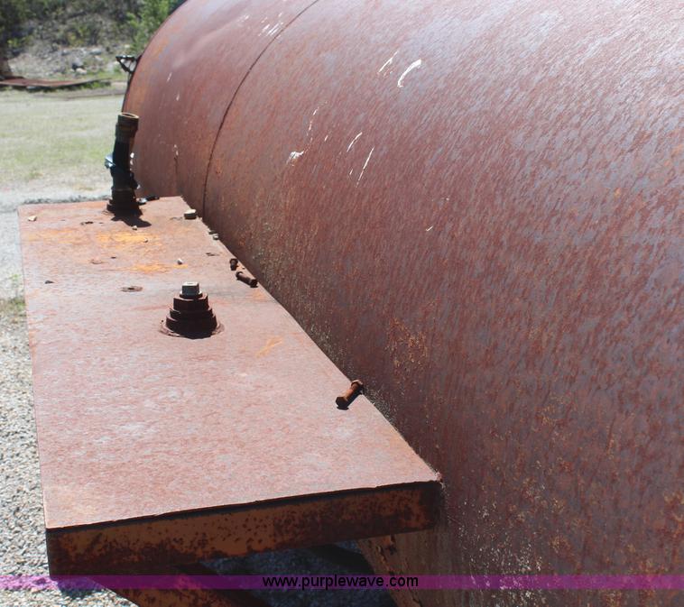 image for item H2645 1,000 gallon fuel tank on running gear