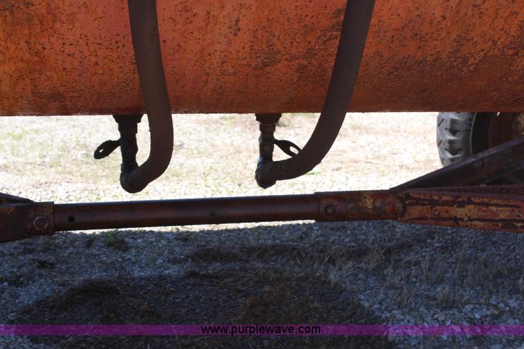 image for item H2645 1,000 gallon fuel tank on running gear