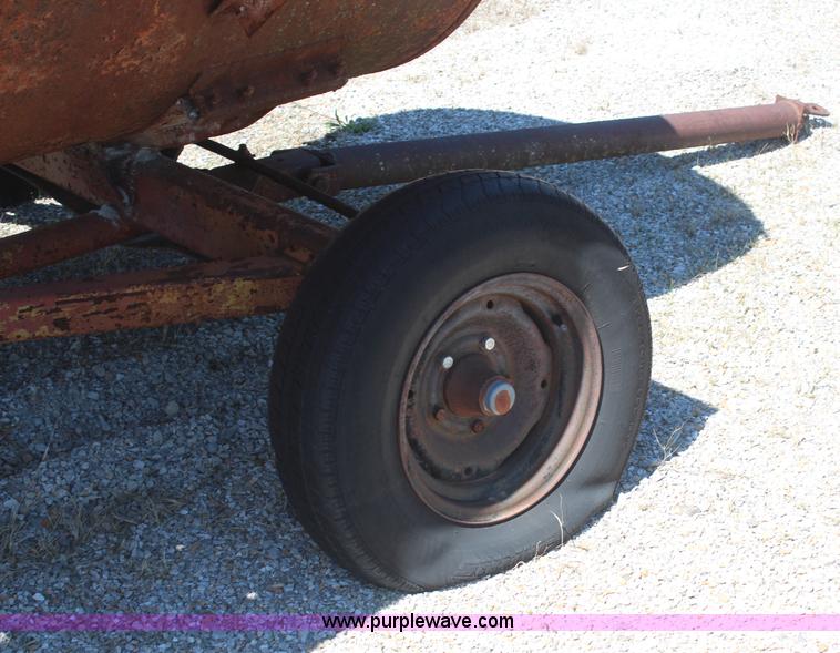 image for item H2645 1,000 gallon fuel tank on running gear