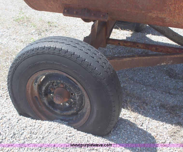 image for item H2645 1,000 gallon fuel tank on running gear