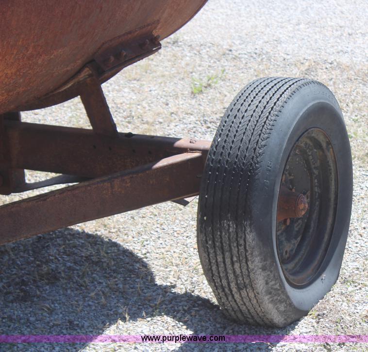 image for item H2645 1,000 gallon fuel tank on running gear