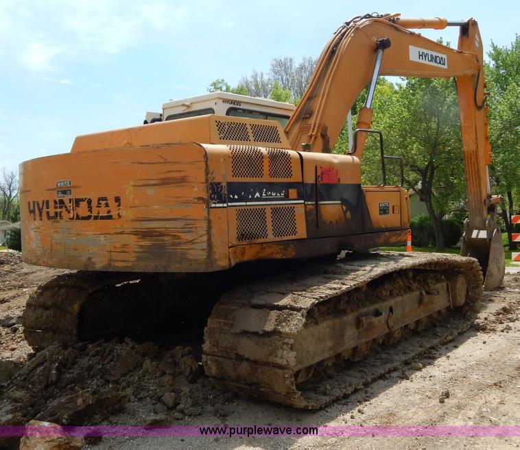 image for item H3429 1995 Hyundai 200LC excavator
