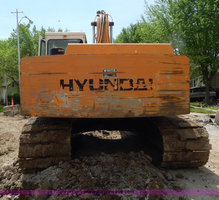 image for item H3429 1995 Hyundai 200LC excavator