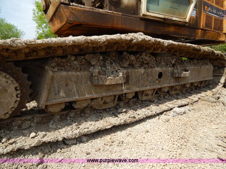 image for item H3429 1995 Hyundai 200LC excavator