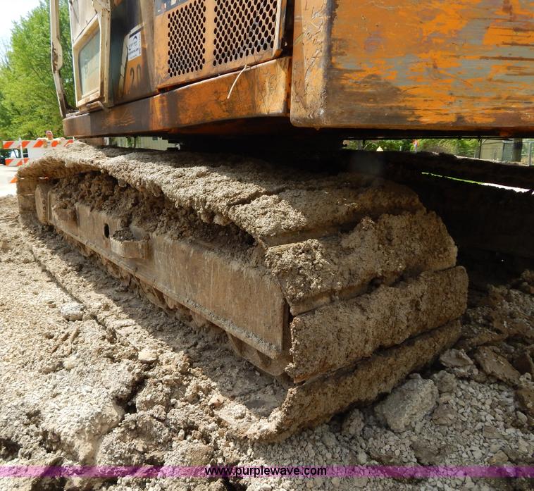 image for item H3429 1995 Hyundai 200LC excavator