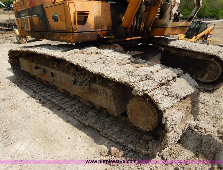 image for item H3429 1995 Hyundai 200LC excavator