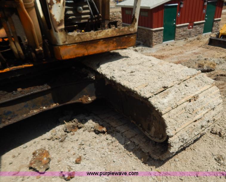 image for item H3429 1995 Hyundai 200LC excavator