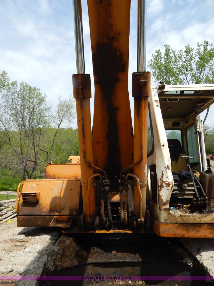 image for item H3429 1995 Hyundai 200LC excavator