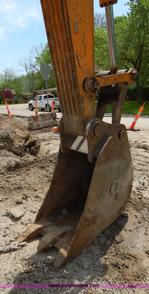 image for item H3429 1995 Hyundai 200LC excavator