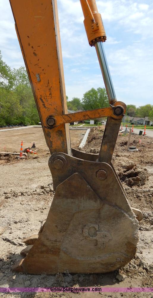 image for item H3429 1995 Hyundai 200LC excavator