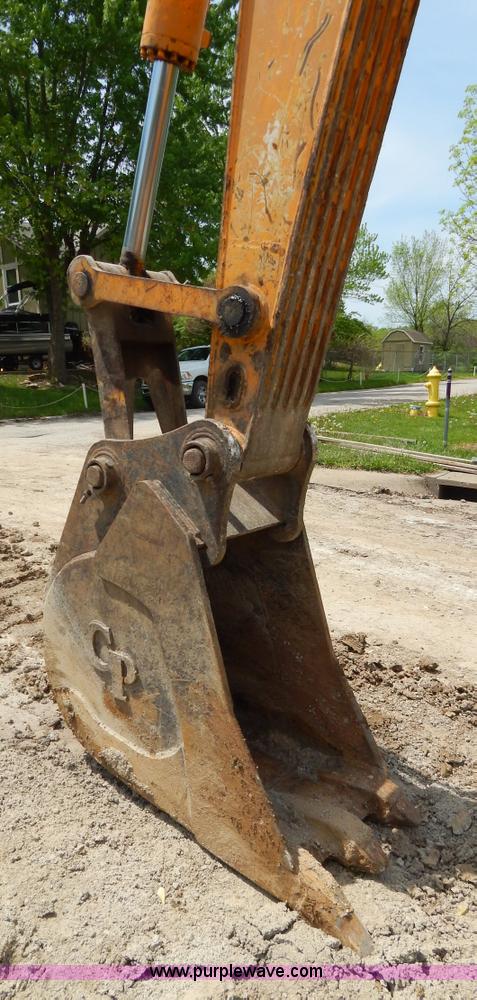 image for item H3429 1995 Hyundai 200LC excavator
