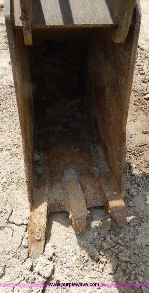 image for item H3429 1995 Hyundai 200LC excavator