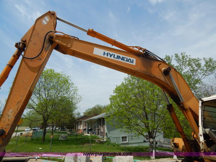 image for item H3429 1995 Hyundai 200LC excavator