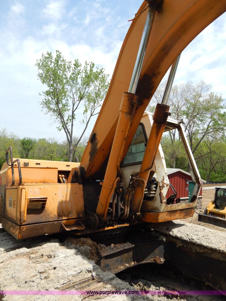 image for item H3429 1995 Hyundai 200LC excavator