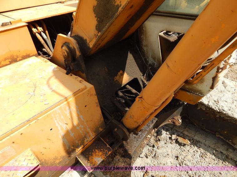 image for item H3429 1995 Hyundai 200LC excavator