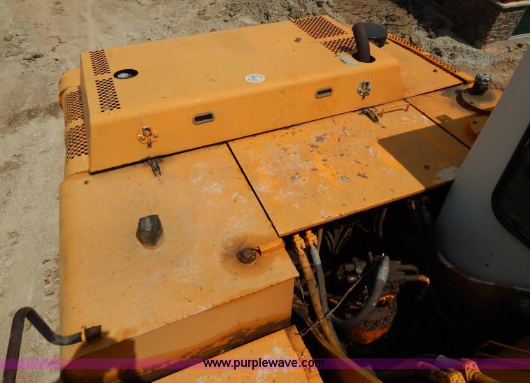 image for item H3429 1995 Hyundai 200LC excavator